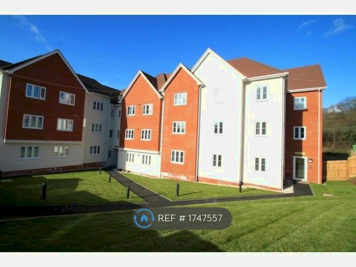 2 Bedroom Flat To Rent In London Road, Benfleet, SS7