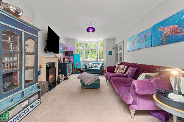 4 Bedroom Detached House To Rent In River Mount, Walton-on-Thames, KT12