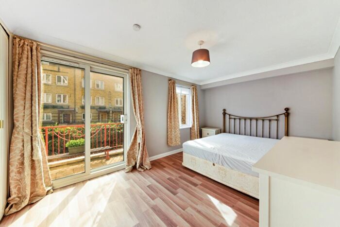 1 Bedroom Flat To Rent In Lockesfield Place, Isle Of Dogs, London, E14