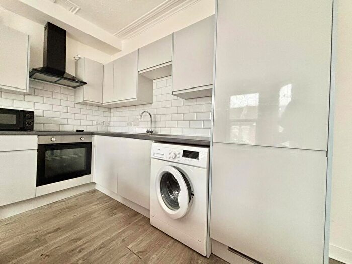 2 Bedroom Flat To Rent In Tennyson Road, Southampton, SO17