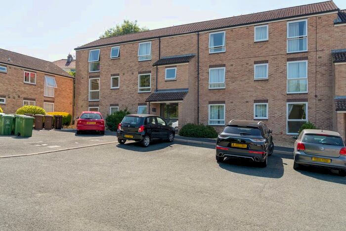 2 Bedroom Flat To Rent In Dynevor Close, Hartley, Plymouth, PL3