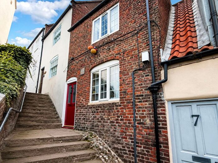 3 Bedroom Cottage For Sale In Salt Pan Well Steps, Whitby, YO22