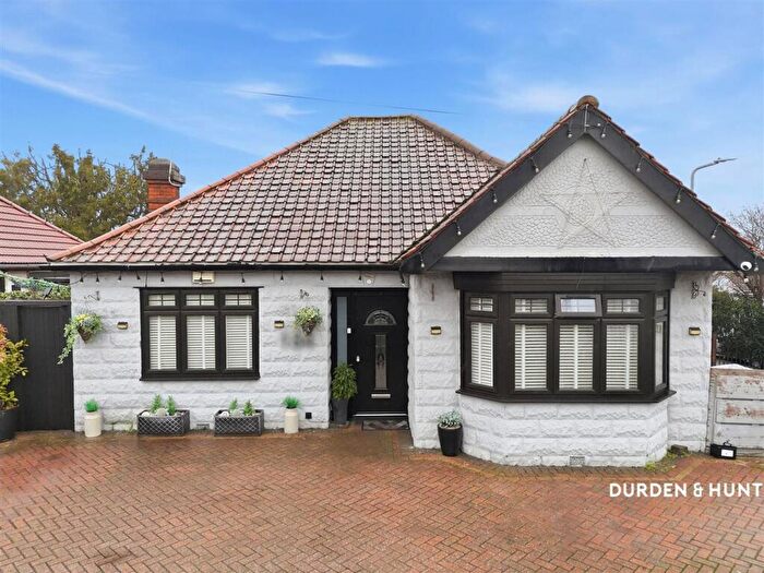 3 Bedroom Detached House For Sale In Wingletye Lane, Hornchurch, RM11