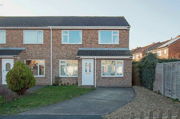 3 Bedroom Semi-Detached House To Rent In Braemar Close, Stamford, PE9