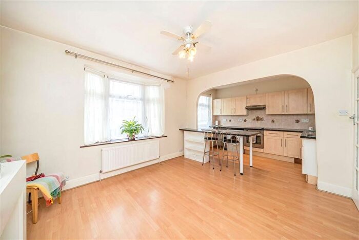 2 Bedroom Flat For Sale In Baring Road, Lee, SE12