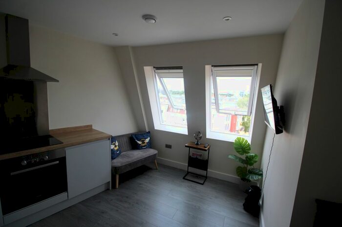 1 Bedroom Flat To Rent In The Feathers Apartments, Feathers Yard, Basingstoke, Hampshire, RG21