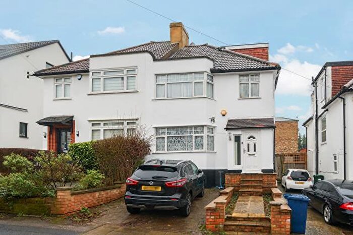 4 Bedroom Semi-Detached House For Sale In Wentworth Close, London, N3