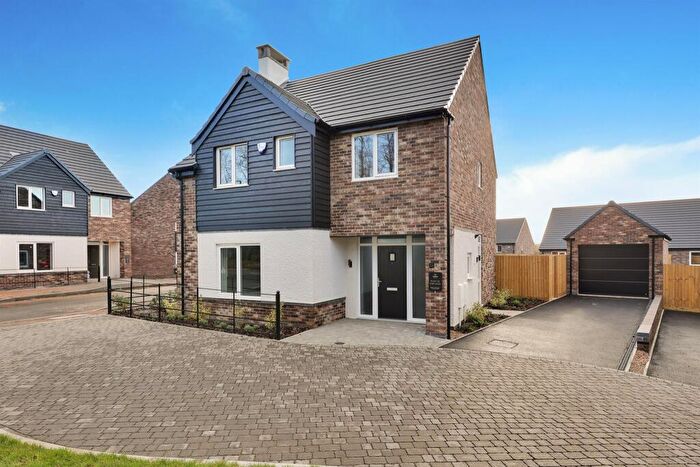 4 Bedroom Detached House For Sale In Deer Park Close, Alfreton, DE55