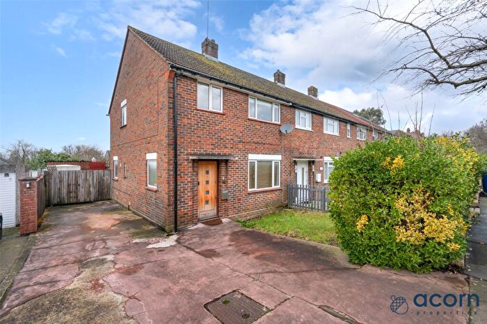 End Of Terrace House For Sale In Bedford Road, Mill Hill, London, NW7