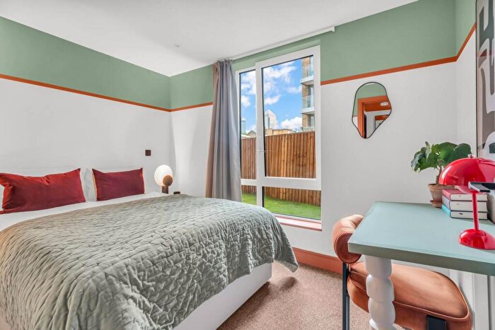 2 Bedroom Flat For Sale In Keymer Place, Tower Hamlets, London, E14