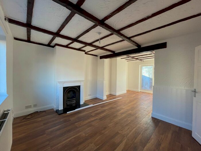 3 Bedroom Semi-Detached House To Rent In Browning Rd, Luton, Beds LU4