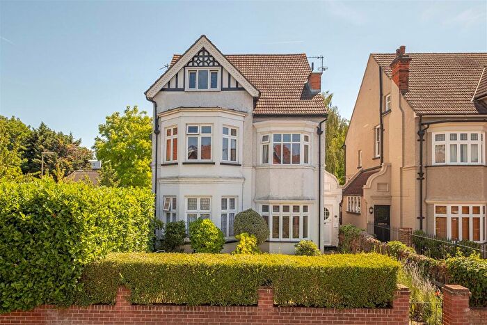 2 Bedroom Flat For Sale In Effingham Road, Long Ditton, Surbiton, KT6