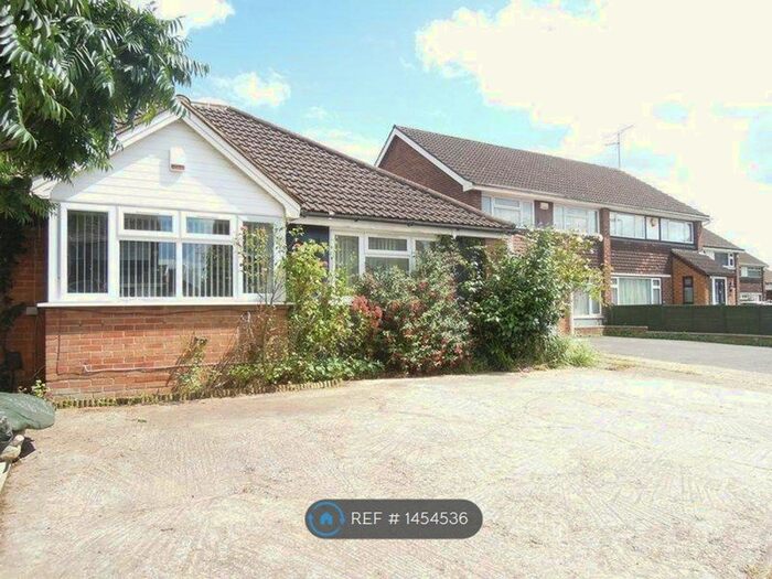 3 Bedroom Semi-Detached House To Rent In Newton Close, Slough, SL3