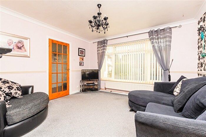 3 Bedroom Semi-detached House For Sale In Edgar Road, Kemsing, Sevenoaks, Kent, TN15