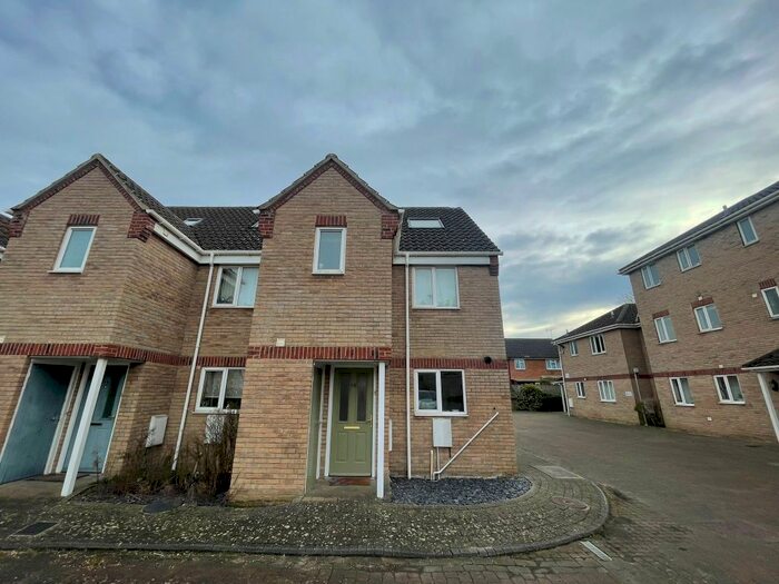 3 Bedroom End Terrace House To Rent In Apollo Way, Cambridge, CB4