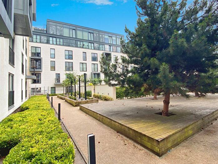 2 Bedroom Flat For Sale In Midland Road, Bath, BA2