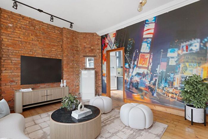 2 Bedroom Flat For Sale In Kings Court Mansions, Fulham Road, SW6