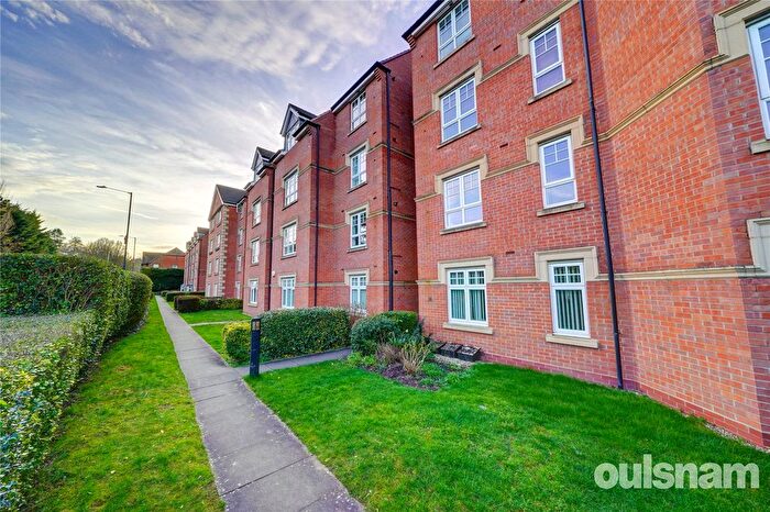 2 Bedroom Flat For Sale In St. Andrews Road, Droitwich, Worcestershire, WR9