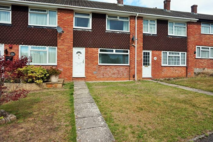 3 Bedroom Terraced House For Sale In Chiltern Close, Warmley, BS30