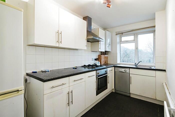 2 Bedroom Apartment For Sale In Wilbury Crescent, Hove, BN3