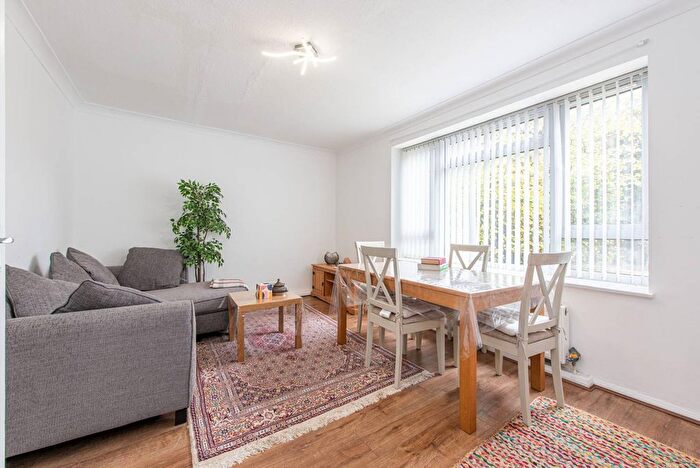1 Bedroom Flat To Rent In Torrington Park, North Finchley, London, N12