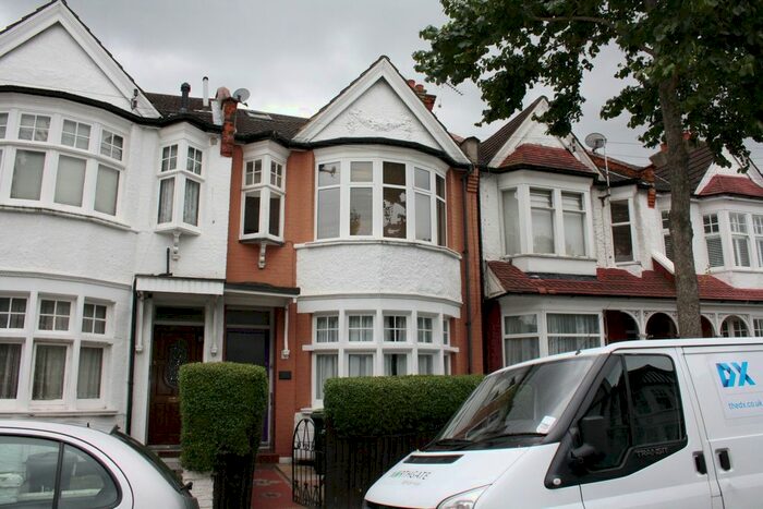 2 Bedroom Flat To Rent In Lightcliffe Road, London, N13