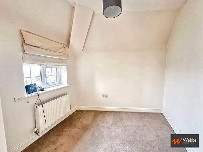 2 Bedroom Flat For Sale In Pear Tree Court, Rugeley, WS15