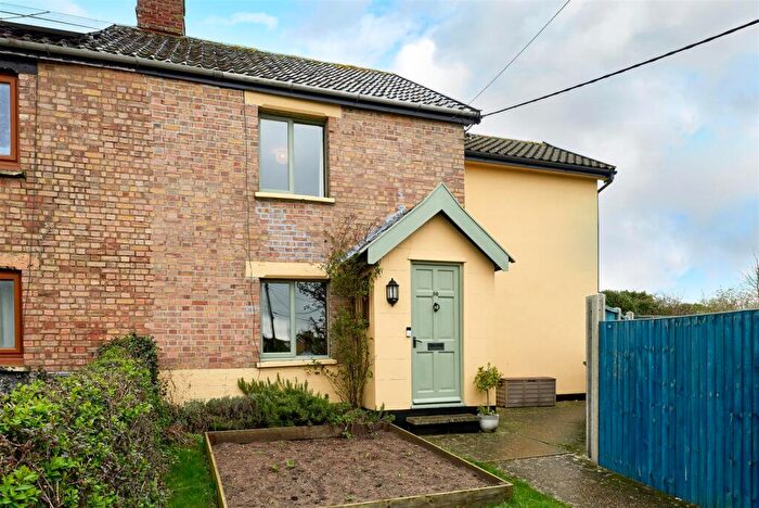 4 Bedroom Semi-Detached House For Sale In Tottington Lane, Roydon, IP22
