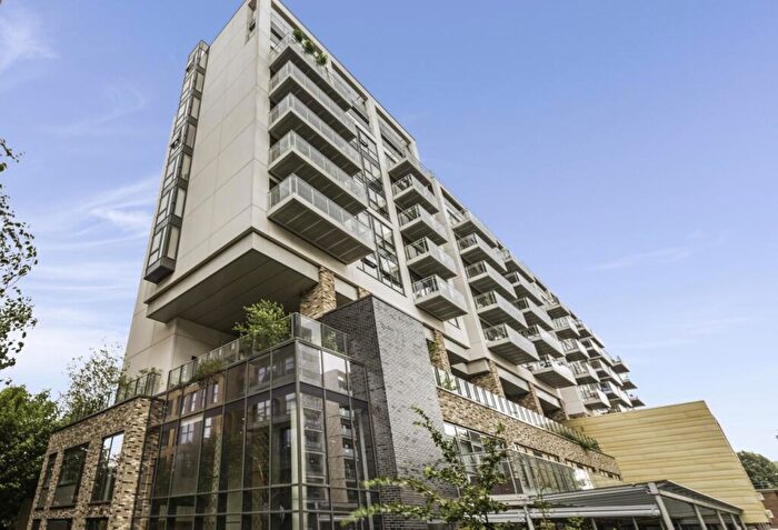 2 Bedroom Flat To Rent In Beechwood Road, Dalston, London, E8