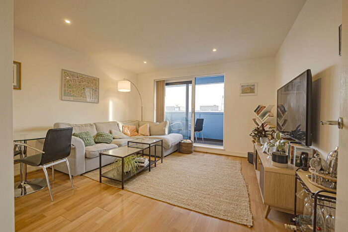 1 Bedroom Flat To Rent In Western Gateway, London, E16