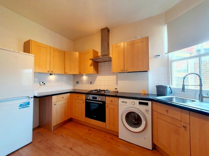 5 Bedroom Flat To Rent In The Mall, London, N14