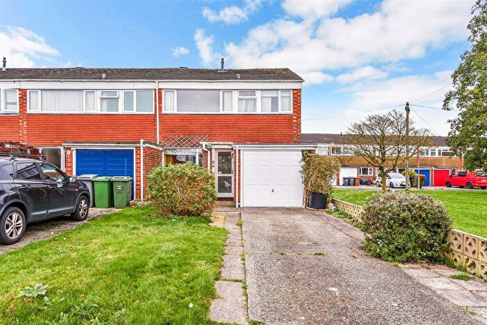 3 Bedroom End Of Terrace House For Sale In Gallaghers Mead, Andover, SP10