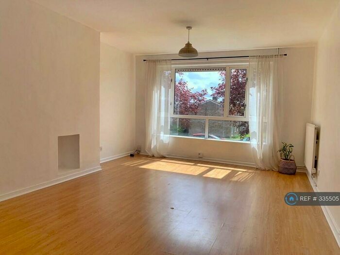 2 Bedroom Maisonette To Rent In Poynders Hill, Hemel Hempstead, HP2