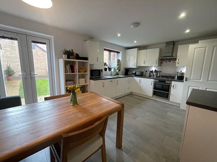 4 Bedroom Detached House For Sale In Arnold Rise, Biggleswade, SG18