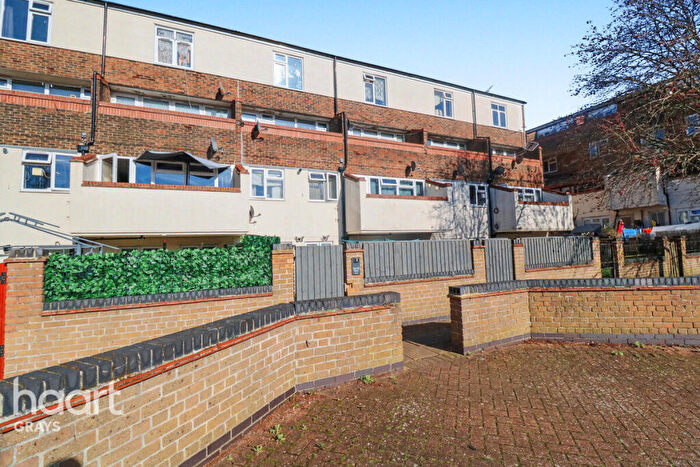 2 Bedroom Flat For Sale In Centurion Way, Purfleet, RM19