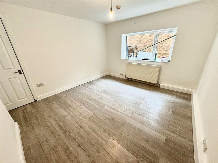 Studio To Rent In Ashley Road, Parkstone, Poole, BH14