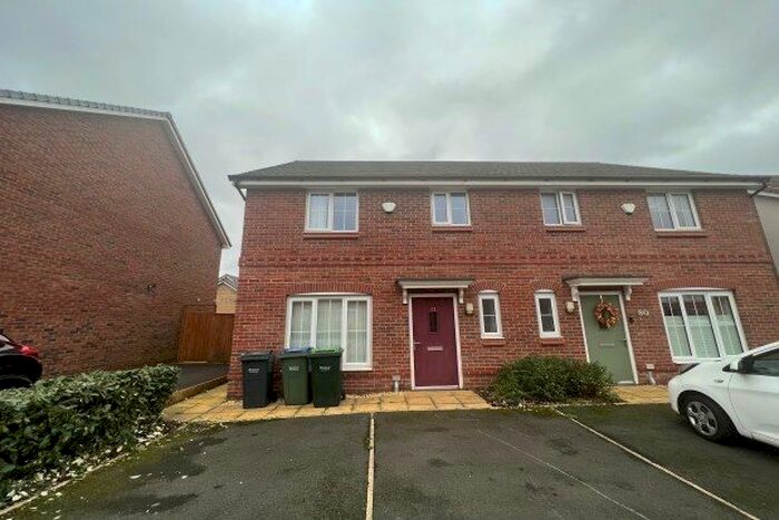 3 Bedroom Semi-Detached House To Rent In Smeaton Avenue, Smethwick, B66