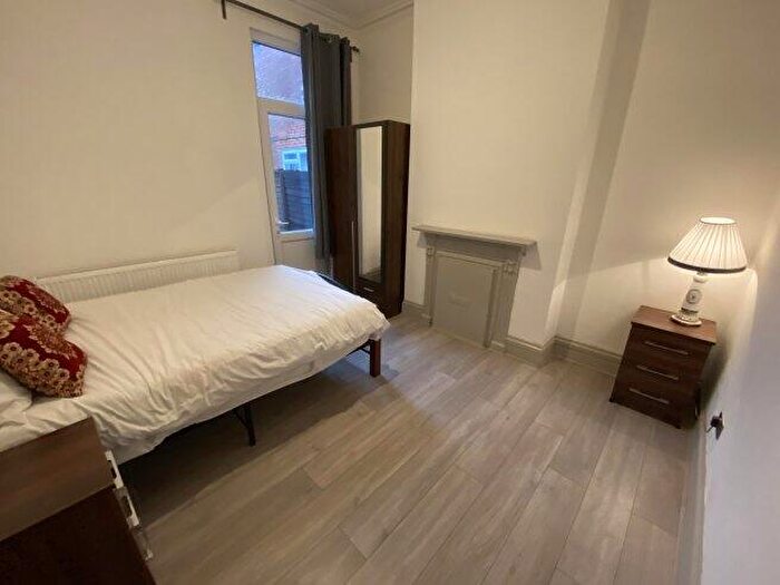 1 Bedroom Flat To Rent In Larch Road, NW2