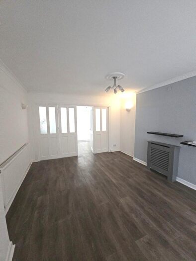 5 Bedroom Semi-Detached House To Rent In Simon Freeman Close, Manchester, M19