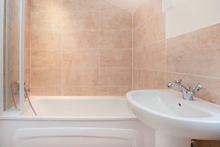 2 Bedroom Detached House To Rent In Gleneagle Road, Streatham, SW16