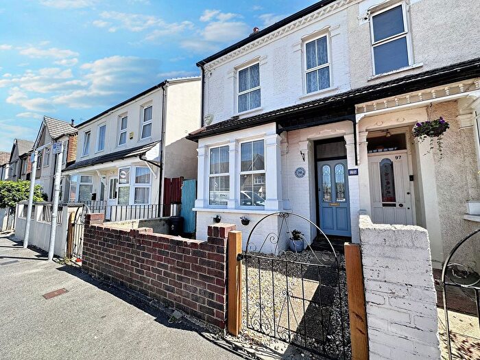 3 Bedroom Semi-Detached House To Rent In Waterloo Road, Uxbridge, UB8