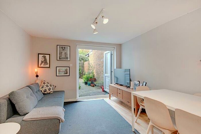 2 Bedroom Flat To Rent In Torriano Avenue, Kentish Town, NW5