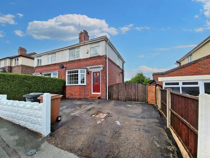 3 Bedroom Semi-Detached House To Rent In Poplar Drive, Blurton, Stoke-On-Trent, ST3