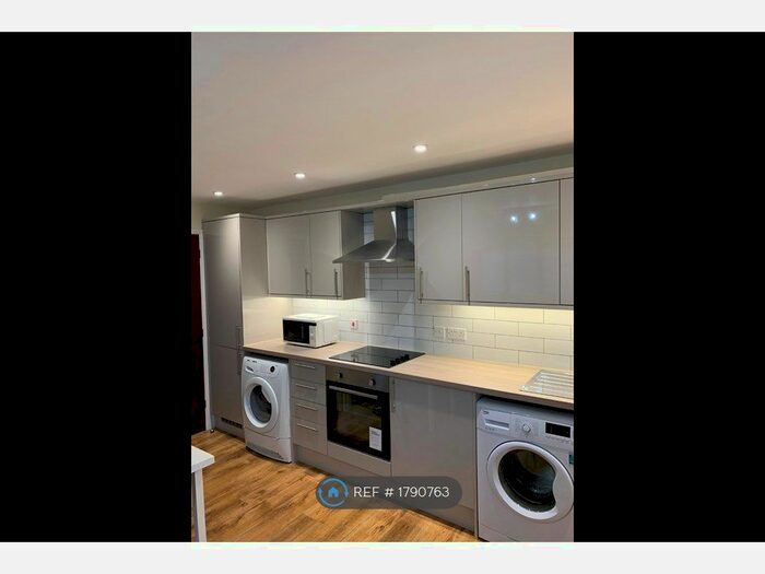 1 Bedroom Flat To Rent In Kingfisher House, High Wycombe, HP11