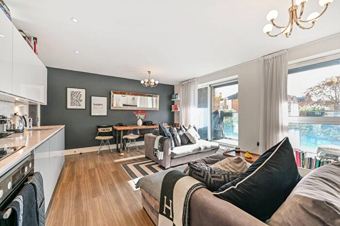 2 Bedroom Flat For Sale In Lion Wharf, Old Isleworth, Isleworth, TW7