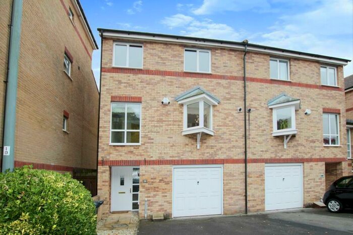 3 Bedroom Semi-Detached House To Rent In Woodacre - Portishead, BS20