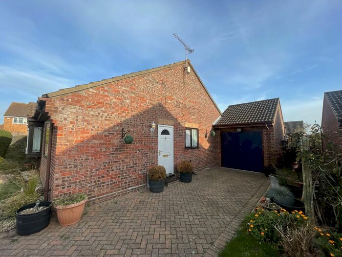 2 Bedroom Bungalow To Rent In Bawdsey Close, Clacton-On-Sea, CO16