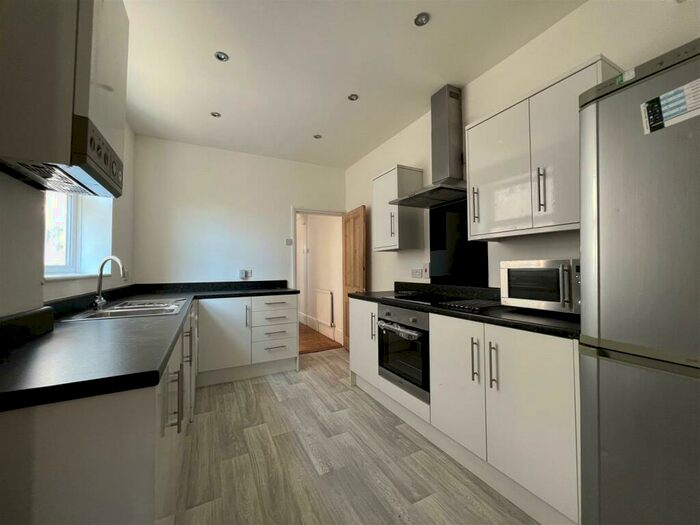 4 Bedroom House To Rent In Baileys Road, Southsea, PO5