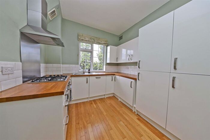 2 Bedroom Flat To Rent In Pinner Green, Pinner, HA5