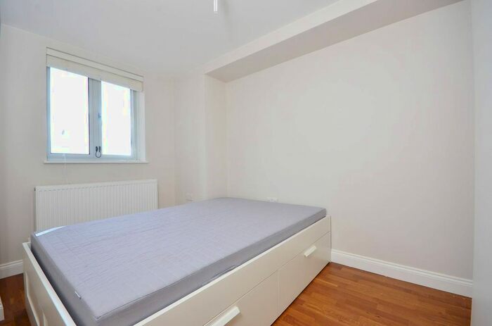 2 Bedroom Flat To Rent In Choumert Road, Peckham, London, SE15